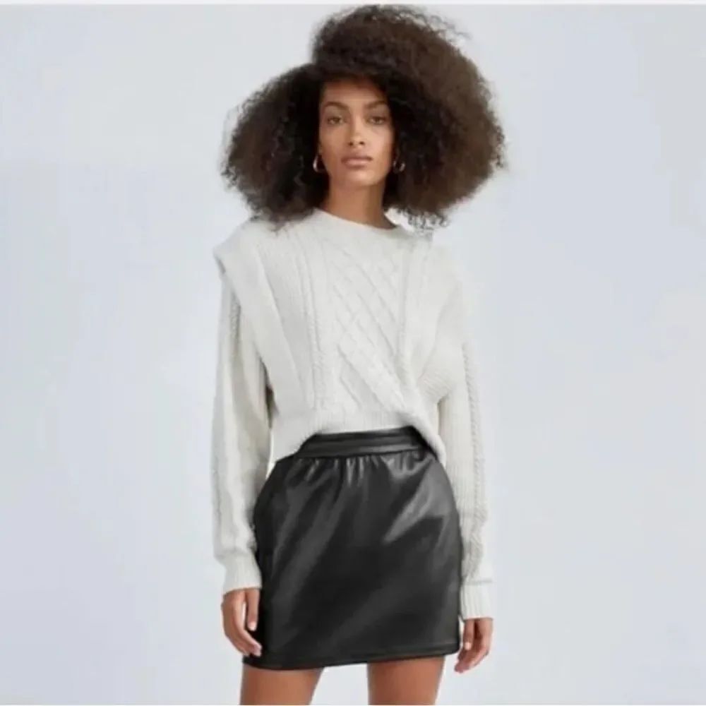 Artizia Babaton Mini Skirt Black Faux Vegan Leather Skater w/ pockets sz Medium